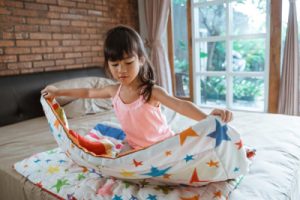 Mengajarkan Anak Mandiri Panduan Lengkap Cara Mengajarkan Anak Cara Menyapu Lantai Kamar Sendiri